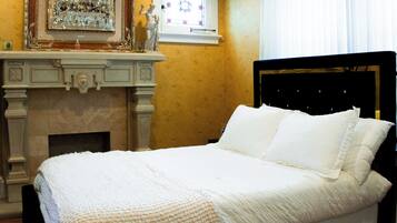 1 bedroom, desk, WiFi, bed sheets