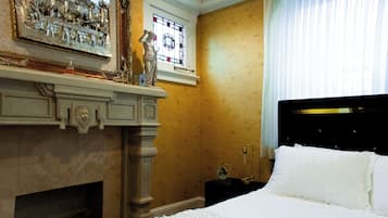 1 bedroom, desk, WiFi, bed sheets