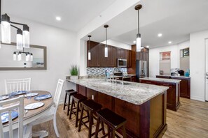 Dining - Palm Harbor #202e (Fort Myers Beach)