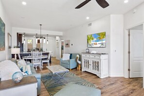 Condo, Multiple Beds (Palm Harbor #202E) | Living area