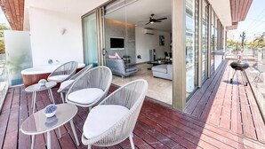 Departamento, varias camas (DCA03 Trendy Condo in Mamita's beach ) | Terraza o patio