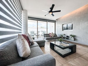 Apartamento, várias camas (DCA03 Trendy Condo in Mamita's beach ) | Área de estar