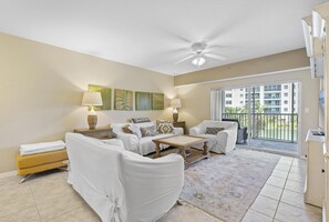Living area - Oceanwalk 11-204 (New Smyrna Beach)