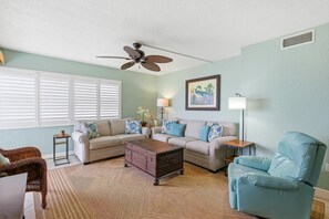 Apartment, 1 King-Bett und Schlafsofa (Ocean Reef Villas 207) | Wohnbereich