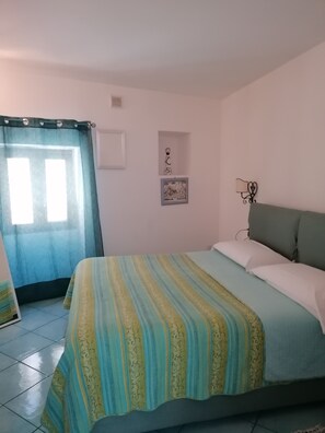 1 chambre, fer et planche à repasser, lit parapluie, Wi-Fi gratuit