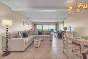 Apartment, 2 Queen-Betten (Sea Club #204 - Casa Intercoastal) | Wohnbereich