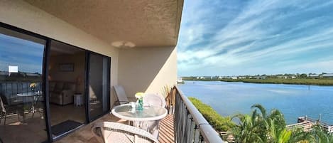 Appartamento, 2 letti queen (Sea Club #204 - Casa Intercoastal) | Ristorazione all'aperto