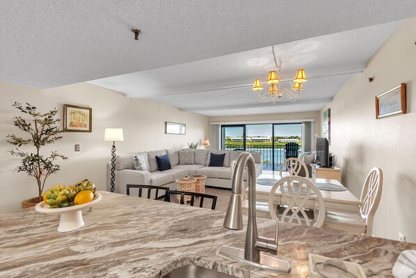 Living area - Sea Club #204 - Casa Intercoastal (Indian Shores)