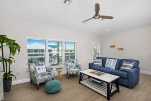 House, Multiple Beds (Betty’s Beach House) | Living area - Bettys Beach House (Fort Myers Beach)