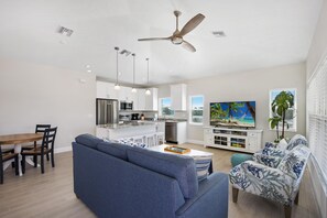 Hus - flere senge (Betty’s Beach House) | Opholdsområde