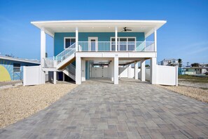 House, Multiple Beds (Betty’s Beach House) | Exterior