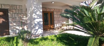 GARDEN APARTMENT