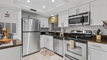 Condo, 2 camas Queen size (Sea Woods 123) | Cocina privada | Horno y tostadora