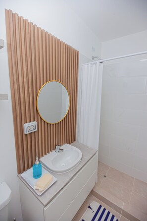 Dusche, Handtücher, Seife, Toilettenpapier