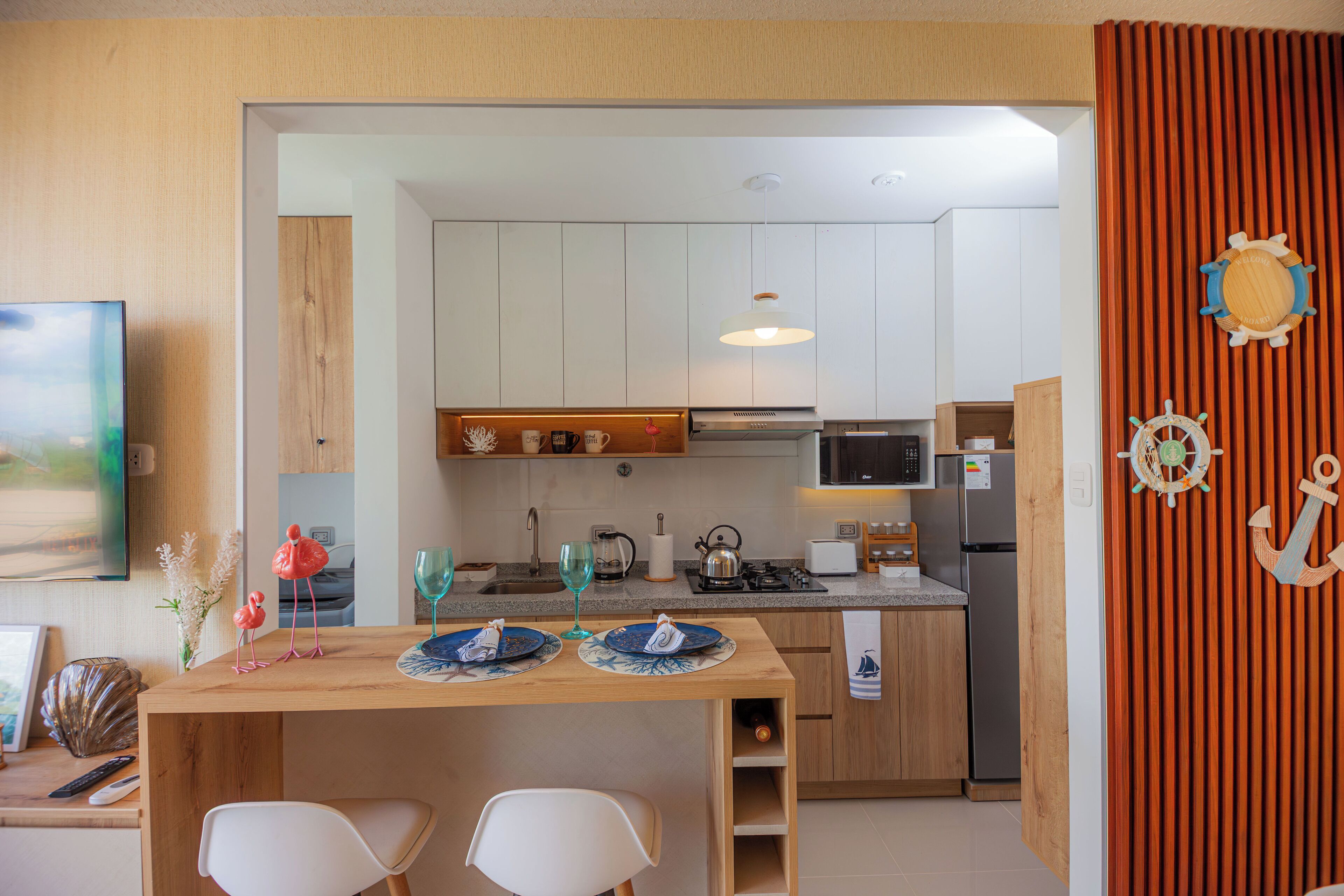 雪櫃、微波爐、咖啡機/沖茶器、電熱水壺