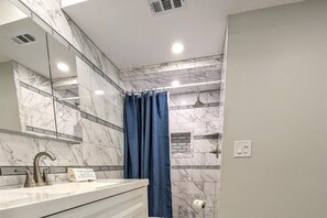 Condo, 1 King Bed with Sofa bed (Sea Club #25 - Dolphin's Watch) | Bathroom