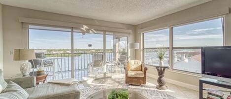 Apartment, 2 Queen-Betten (Sea Club #405 - Manatee Zone) | Wohnbereich