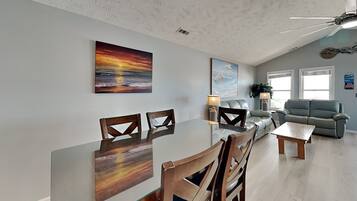 Studio (3 Bedrooms) | Property amenity