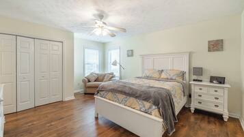 Studio (3 Bedrooms) | Property amenity