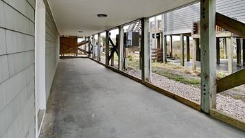 Studio (3 Bedrooms) | Property amenity