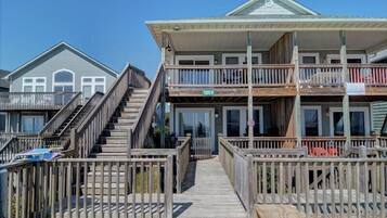 Studio (3 Bedrooms) | Property amenity