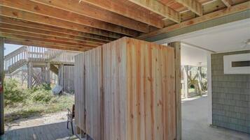 Studio (3 Bedrooms) | Property amenity