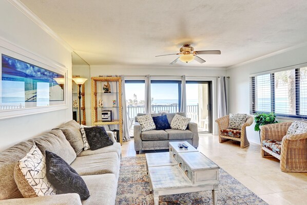 Condo, Plusieurs lits (Land's End 5-305 Gulf-Bay Front) | Aire de séjour