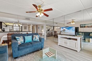 Condo, 1 Queen Bed (Ocean Terrace Club 601) | Living area