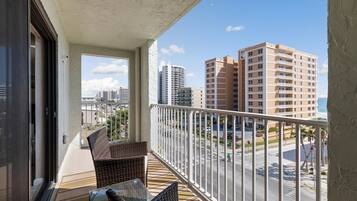 公寓客房, 1 張加大雙人床 (Ocean Terrace Club 601) | 住宿一隅