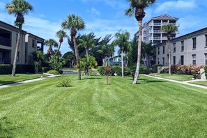 Condo, 1 King Bed (Sea Club #6 - Footprints in the Sand) | Property grounds