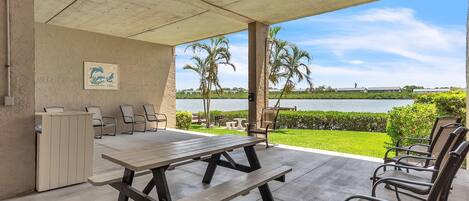 Condo, 1 King Bed (Sea Club #6 - Footprints in the Sand) | Outdoor dining