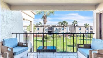 Condo, 1 King Bed (Sea Club #6 - Footprints in the Sand) | Property grounds