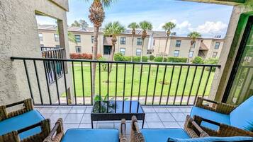 Condo, 1 King Bed (Sea Club #6 - Footprints in the Sand) | Property grounds