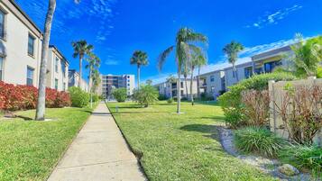 Condo, 1 King Bed (Sea Club #6 - Footprints in the Sand) | Property grounds