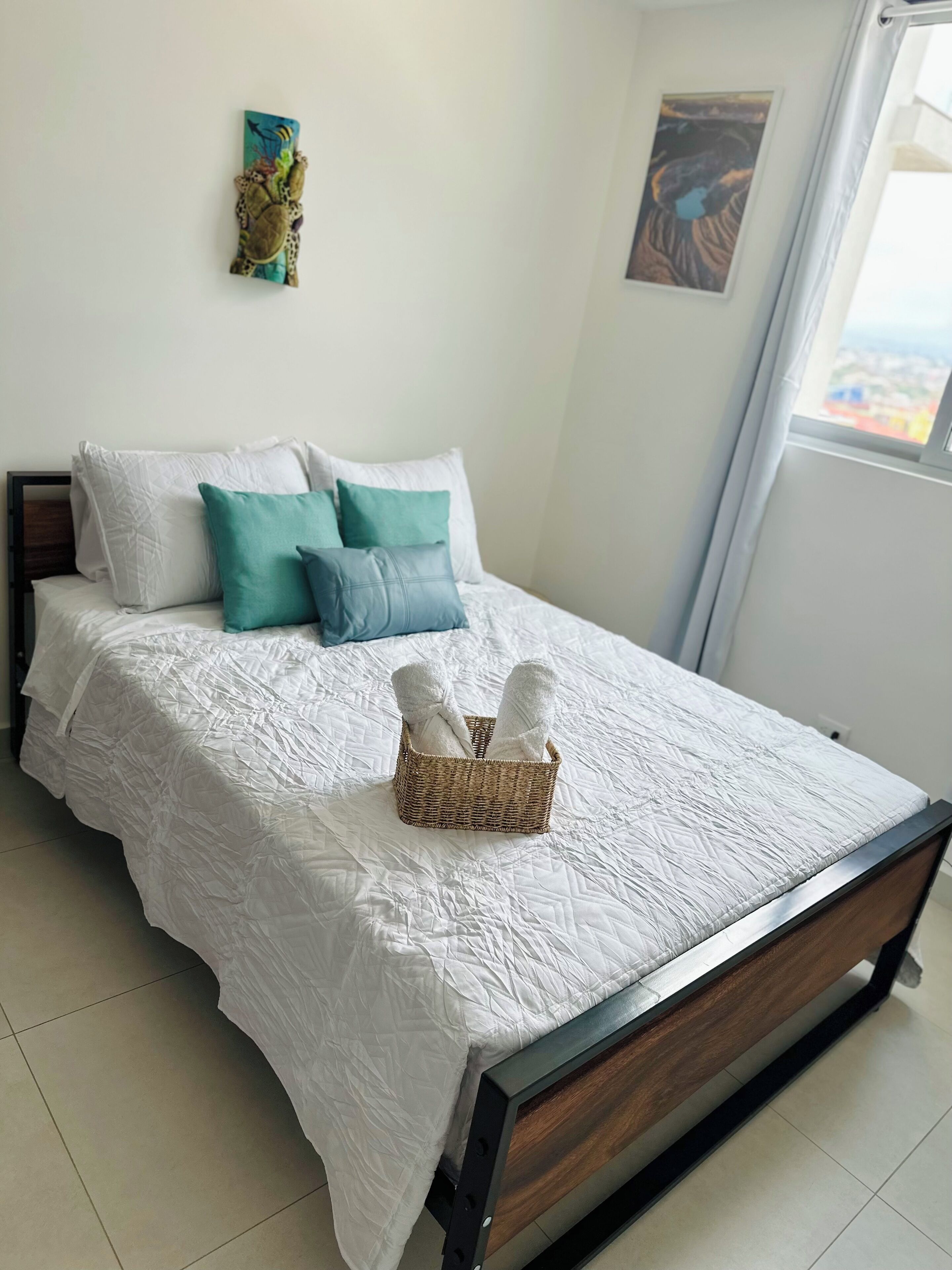 2 bedrooms, iron/ironing board, free WiFi, bed sheets