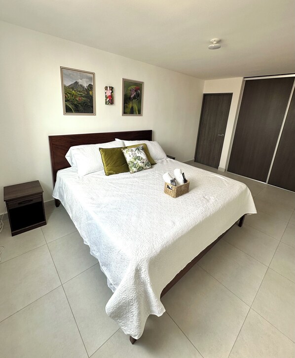 2 makuuhuonetta, silitysrauta/-lauta, ilmainen Wi-Fi, vuodevaatteet