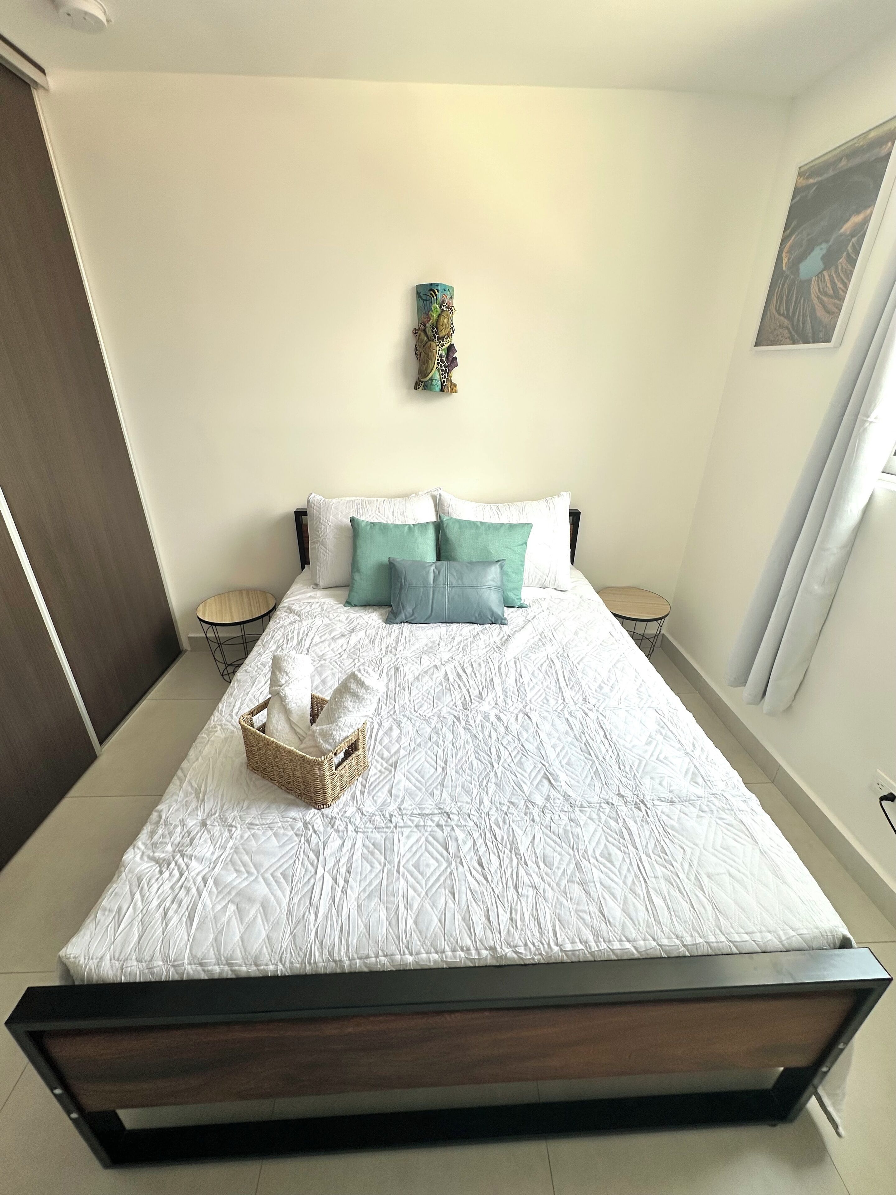 2 bedrooms, iron/ironing board, free WiFi, bed sheets