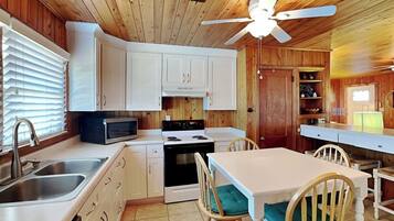 Studio (3 Bedrooms) | Property amenity