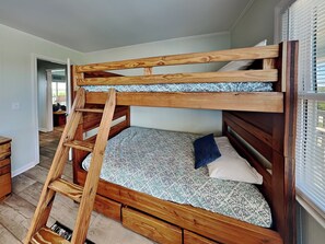 Studio (4 Bedrooms) | Property amenity - Sellers by Topsail Realty (Holly Ridge)