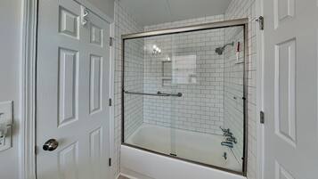 Studio (4 Bedrooms) | Property amenity