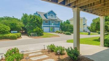 Studio (3 Bedrooms) | Property amenity