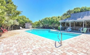 Studio (2 Bedrooms) | Property amenity