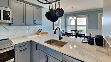 Studio (2 Bedrooms) | Property amenity