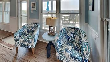 Studio (2 Bedrooms) | Property amenity