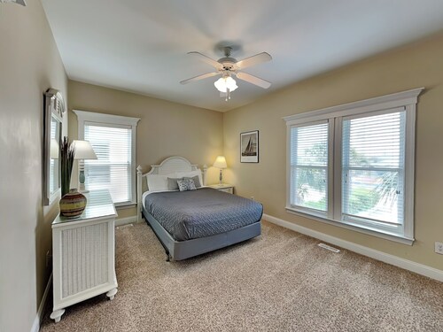 Jolly Dave's by Topsail Realty