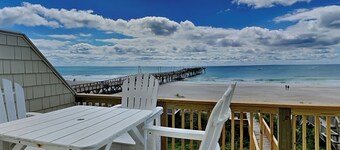 Jolly Dave's by Topsail Realty