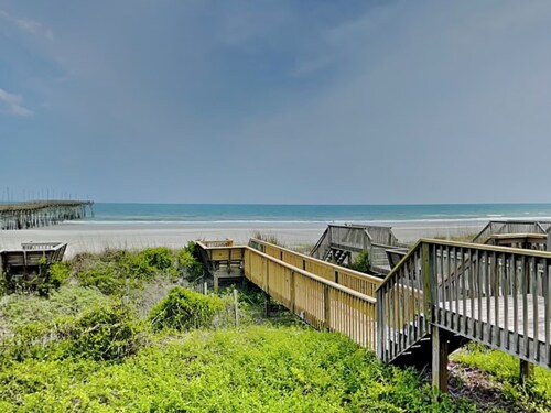 Jolly Dave's by Topsail Realty