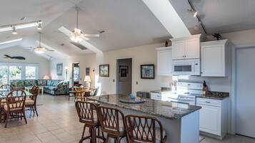 Studio (4 Bedrooms) | Property amenity