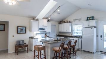 Studio (4 Bedrooms) | Property amenity