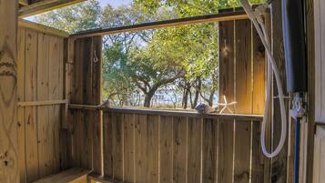 Studio (4 Bedrooms) | Property amenity